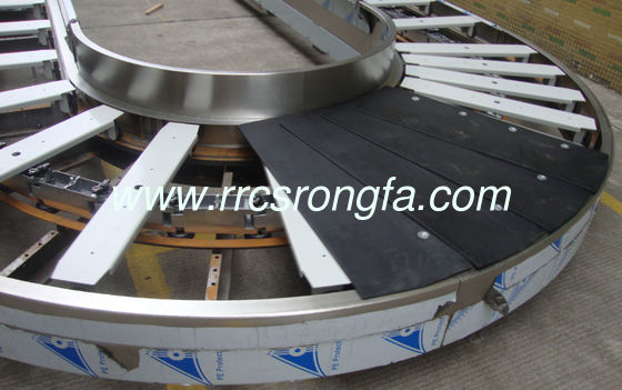 Baggage reclaim carousel. flat carousel. flat plate carousel. plane baggage carousel. horizaontal claim conveyor