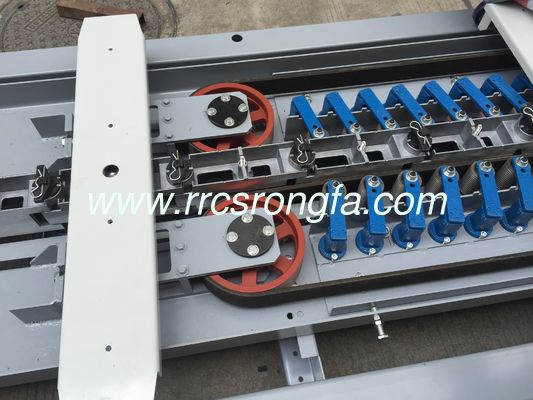 Baggage reclaim carousel. flat carousel. flat plate carousel. plane baggage carousel. horizaontal claim conveyor