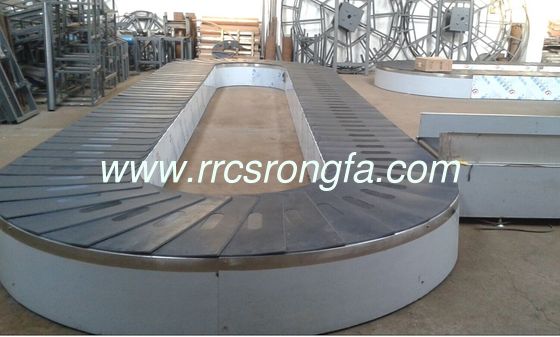 Baggage reclaim carousel. flat carousel. flat plate carousel. plane baggage carousel. horizaontal claim conveyor