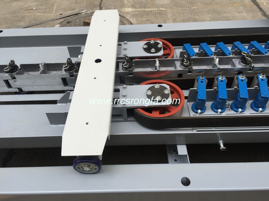 Baggage reclaim carousel. flat carousel. flat plate carousel. plane baggage carousel. horizaontal claim conveyor