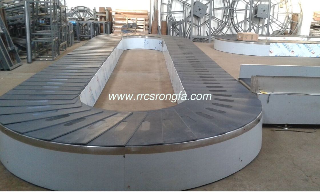 Baggage reclaim carousel. flat carousel. flat plate carousel. plane baggage carousel. horizaontal claim conveyor