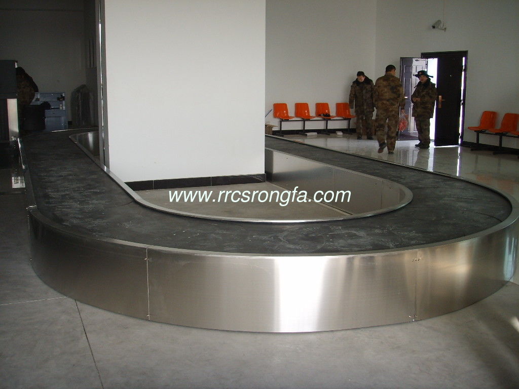 Baggage reclaim carousel. flat carousel. flat plate carousel. plane baggage carousel. horizaontal claim conveyor
